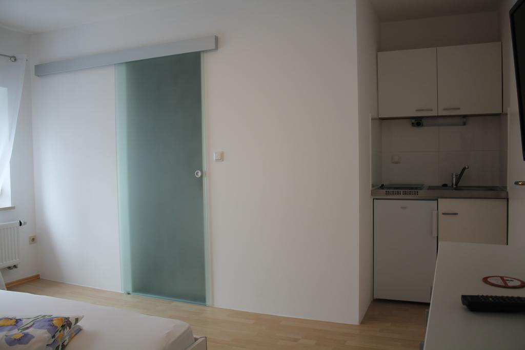 Appartements-Steinkirchner Straubing Pokoj fotografie